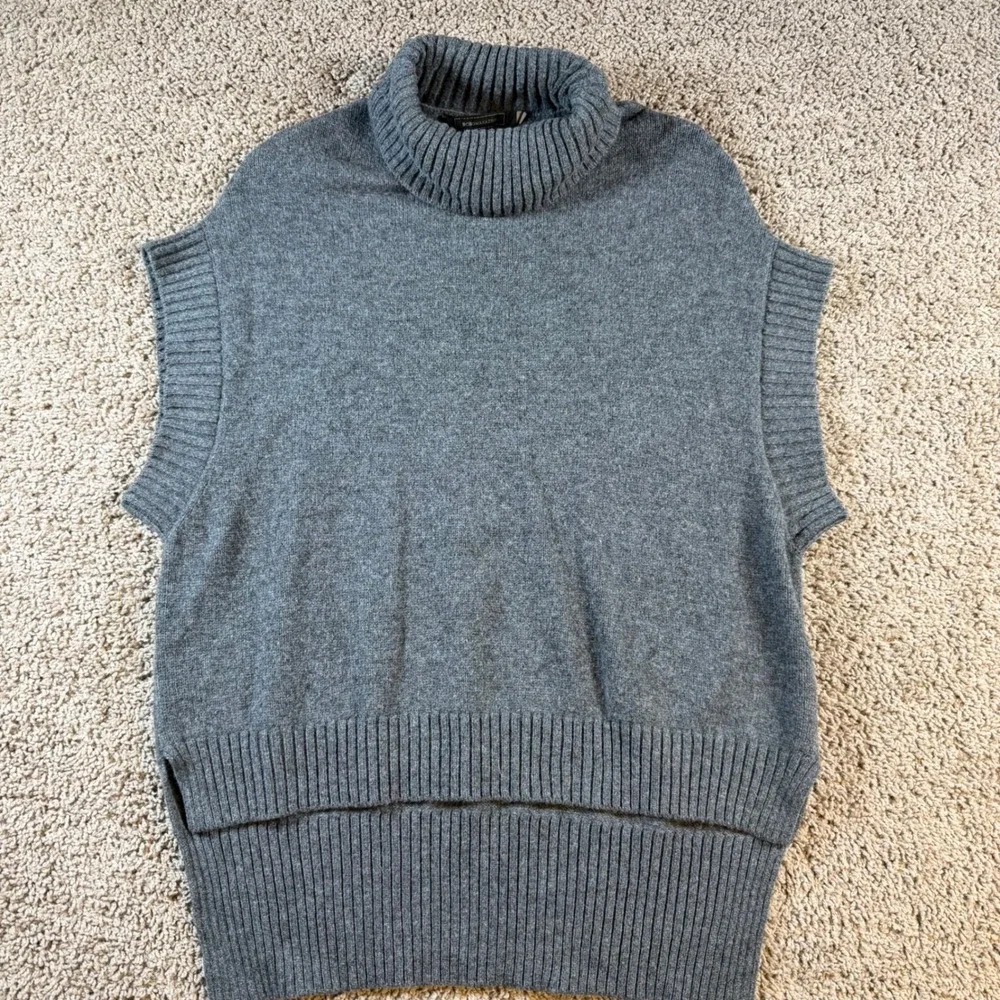 Turtleneck Sleeveless Sweater Vest XS Small layering preppy Gray  Neutral Womens